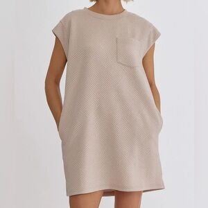 Entro dress nwt with pockets.